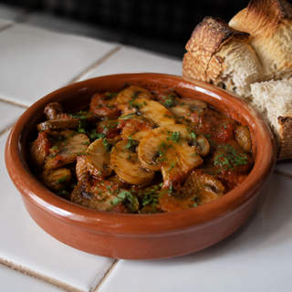 Xampinyons En Salsa